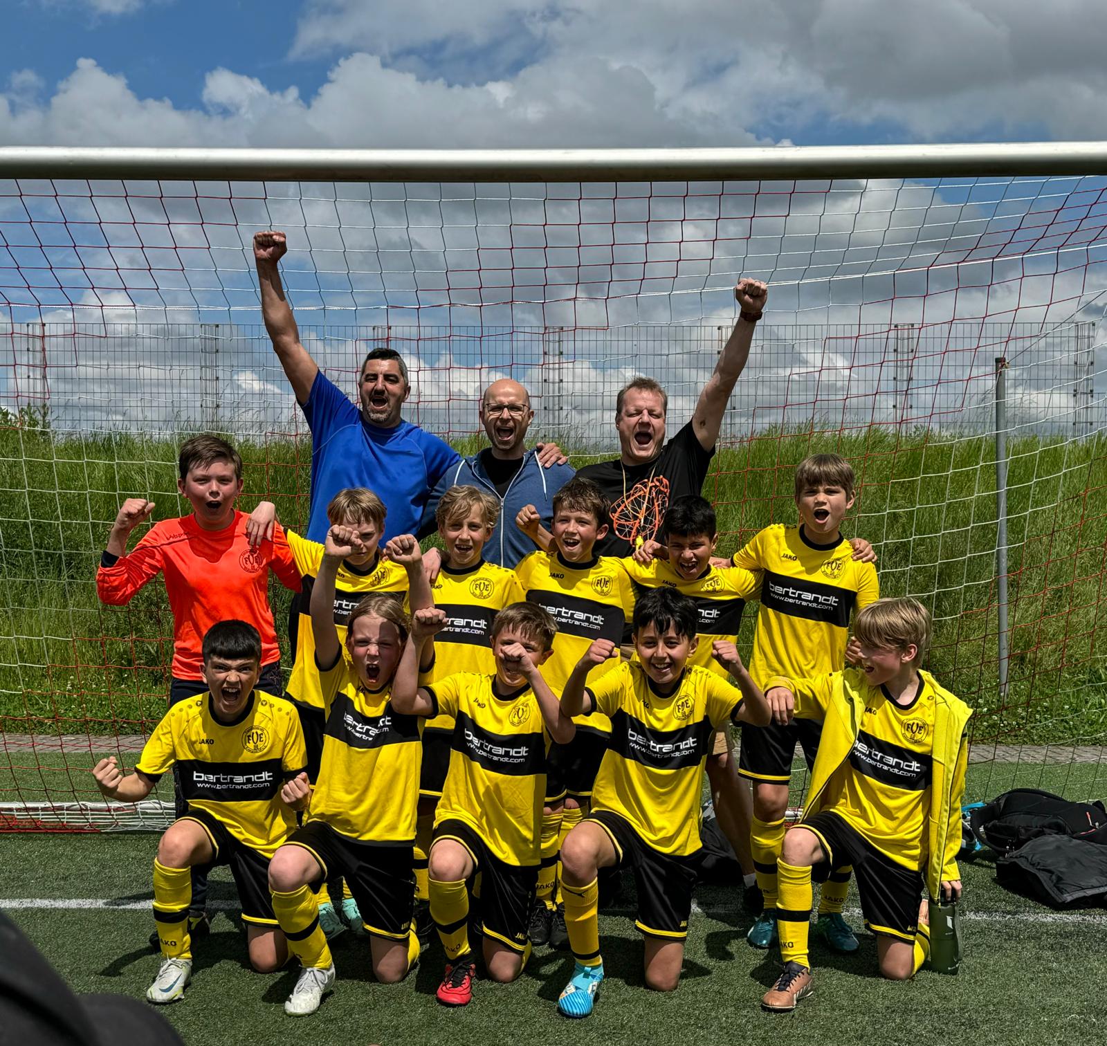 Mannschaftsfoto zum Staffelsieg der E2 Junioren